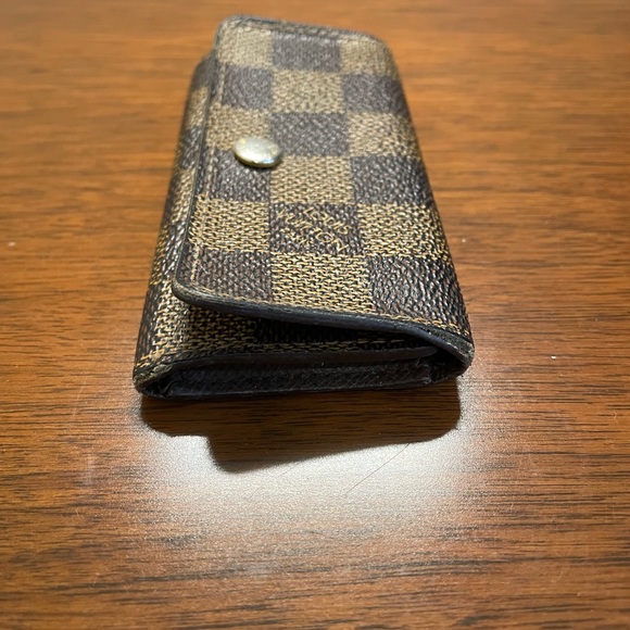 Clearance! Authentic Louise Vuitton Damier Ebony Key Holder. - Picture 6 of 13
